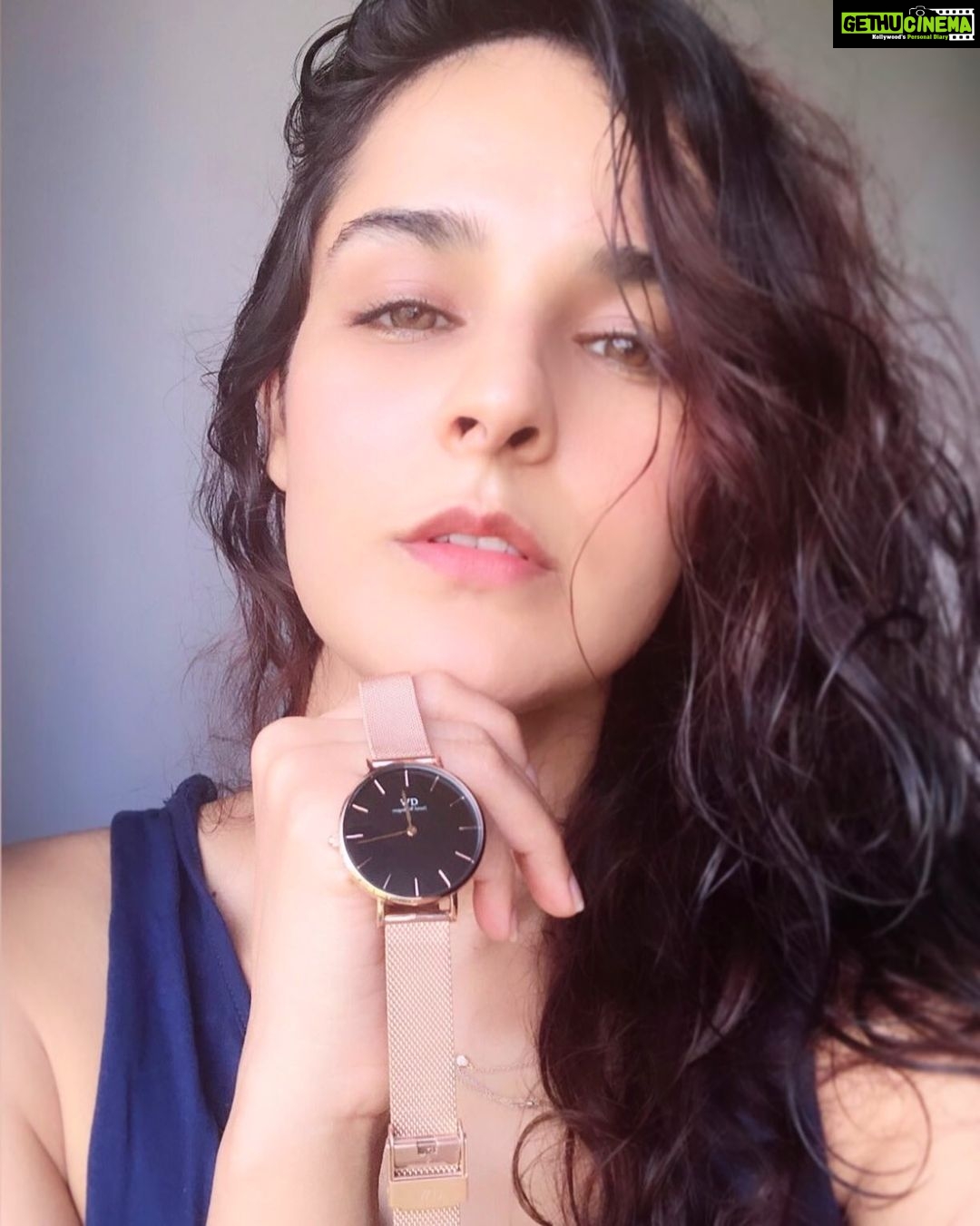 Angira Dhar Instagram - My favourite watch from @danielwellington is now available for him and her. Enjoy matching watches with your partner. Plus, use my code DWXANGIRA to get a 15% off on your purchase from the DW website or stores #danielwellington #dwindia