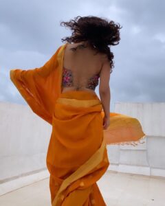 Angira Dhar Instagram - @anka.fabric 
This gorgeous turmeric wraps itself so beautifully around me... 🌞