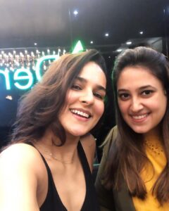 Angira Dhar Instagram - Ok.. so I’ve always been super scared to be in a dentists chair.. getting my teeth examined.. BUT this was different.. Dentzz’s new centre in Bandra with all its high end technology and not to forget.. super luxurious set up, made me so comfortable.. that I walked out smiling (for a change) 
Dr. Aastha Chandra is now my new best friend.. can’t wait to hang out at your clinic again @dentzzofficial ... here’s me flashing my brand new smile at yall!!