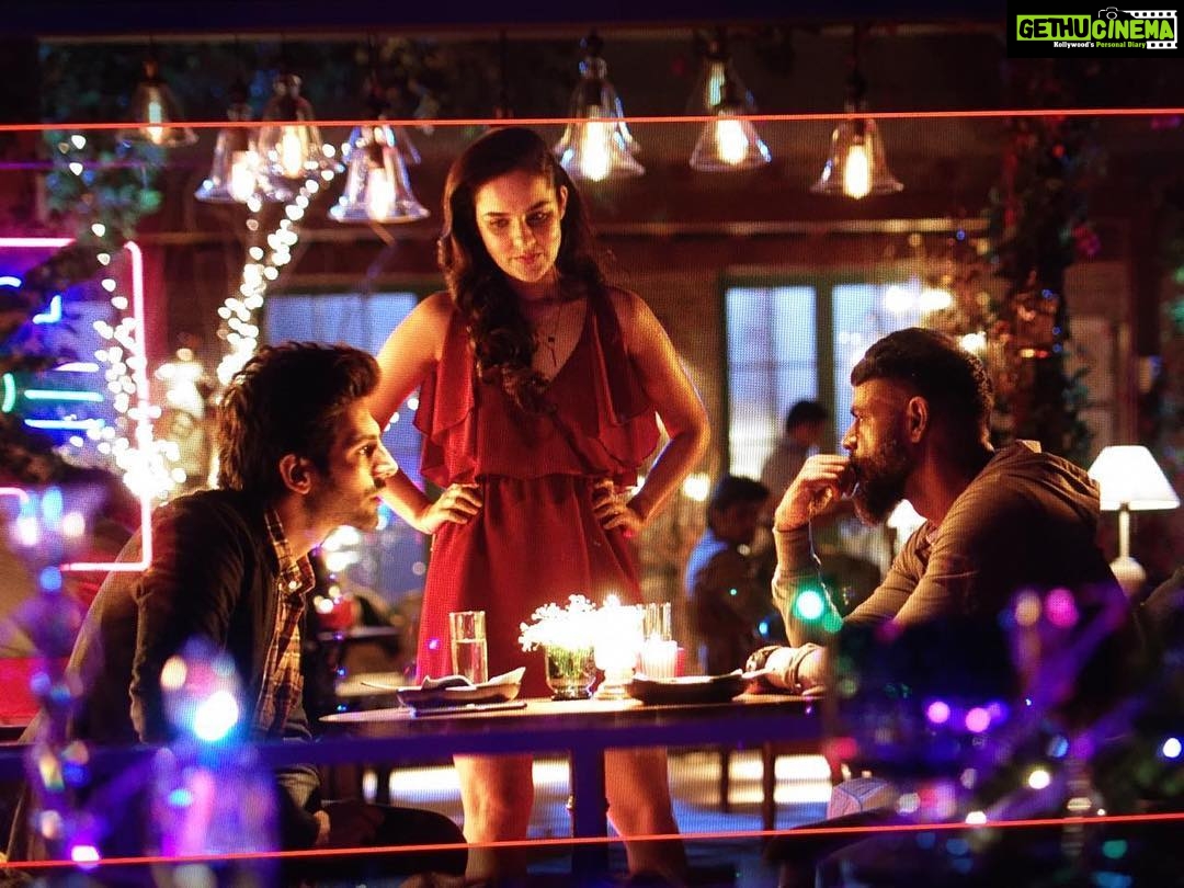 Angira Dhar Instagram - Then there was the briefing 📽 @shujaat_saudagar @kartikaaryan