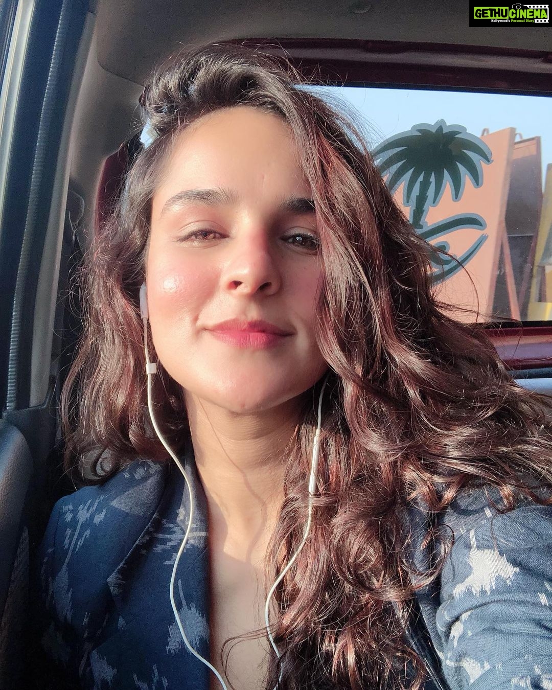 Angira Dhar - 68.3K Likes - While on your way to work 🤳🏻