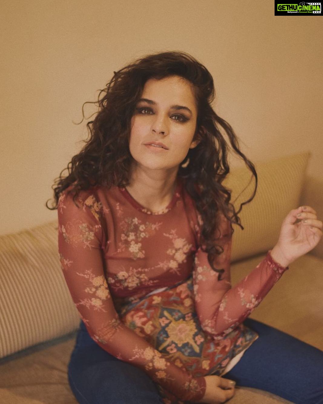 Angira Dhar Instagram - There you are... my love.. retro 📻 . . . . 📸 @harshjanii H&M @rohroe