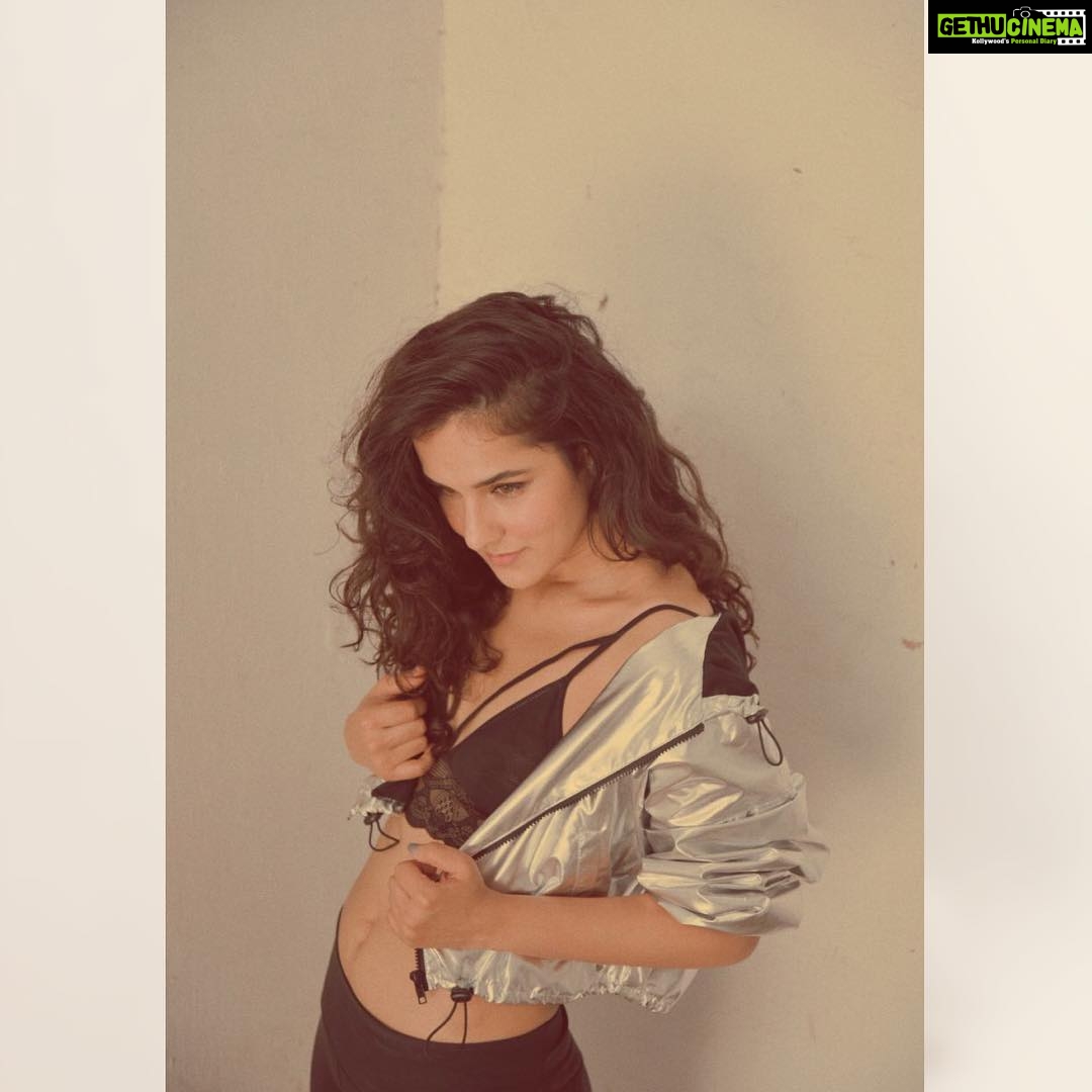 Angira Dhar Instagram - On your mark... . . . . . 📸 @harshjanii H&M @rohroe