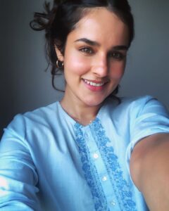 Angira Dhar Instagram - 🙋🏻‍♀️