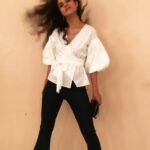 Angira Dhar Instagram - Day ☝🏼 #promotions #LovePerSquareFoot . . . Wardrobe styling & 📸 @amandeepkaur87 Hair & Makeup @sahithya.shetty And my rock star @tejalshetty Outfit credits: Wrap top - Koov.com Flared jeans❤️ - Coverstory Tasseled Earrings and embellished bag by Accessorize