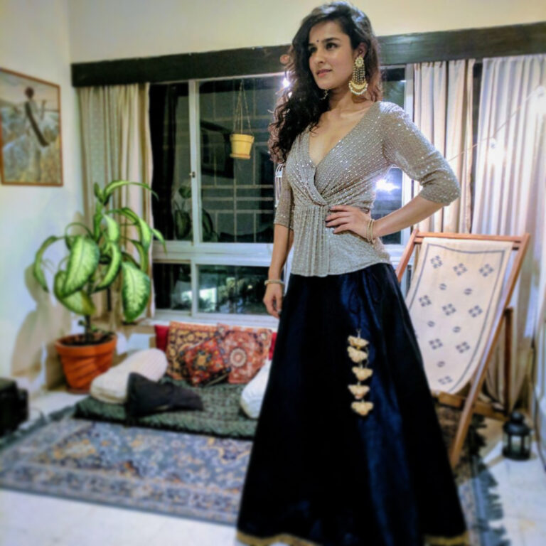Angira Dhar Instagram - #wedding season ain’t over yet! And look who’s wearing a @sharnitanandwana 🤩❤️