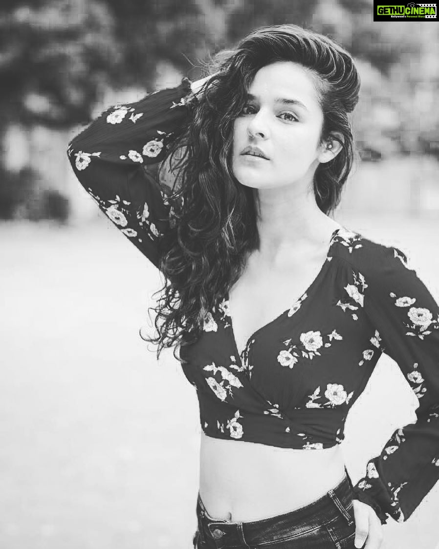 Angira Dhar Instagram - Like I said #WeDontNeedNoMakeup 💁🏻