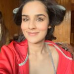 Angira Dhar Instagram – Nailing the no makeup kinda makeup look with @makeupwali … kyaaa baat hai 💅🏻