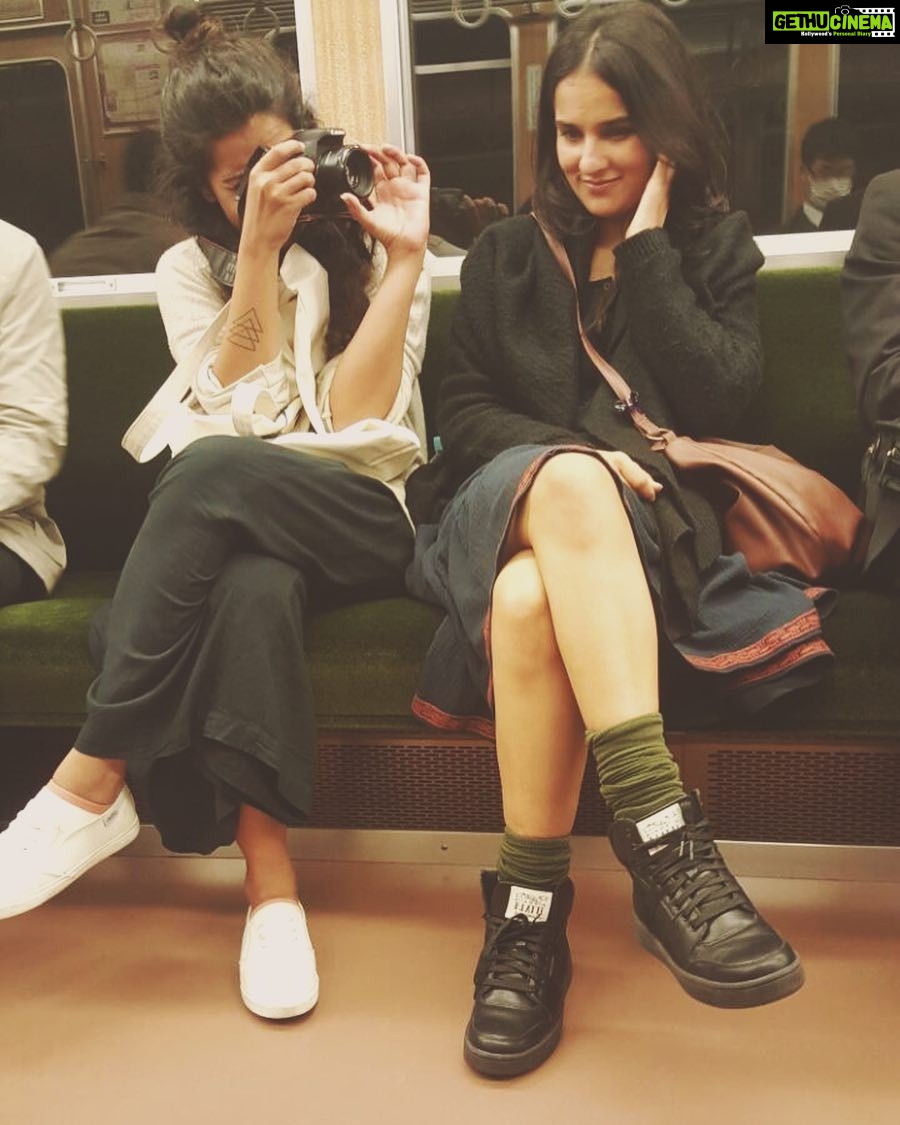 Angira Dhar Instagram - This shutter junkie @arajayaram #tokyodrift #AraKaTattu