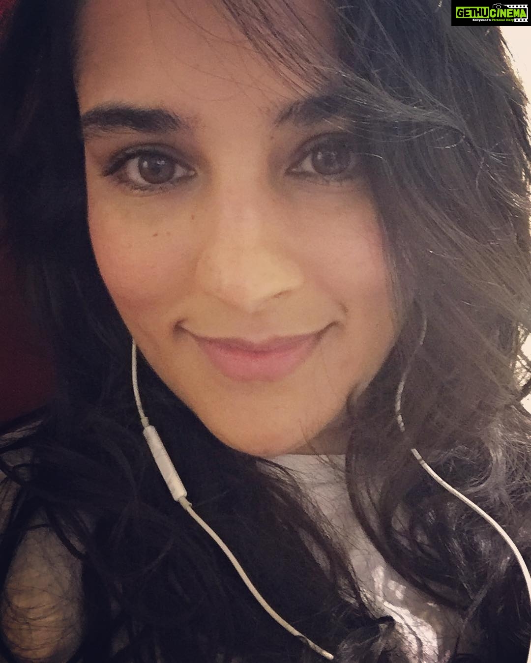 Angira Dhar Instagram - Reaching before time for a recording!! Woohooo! Makes way for a selfie..