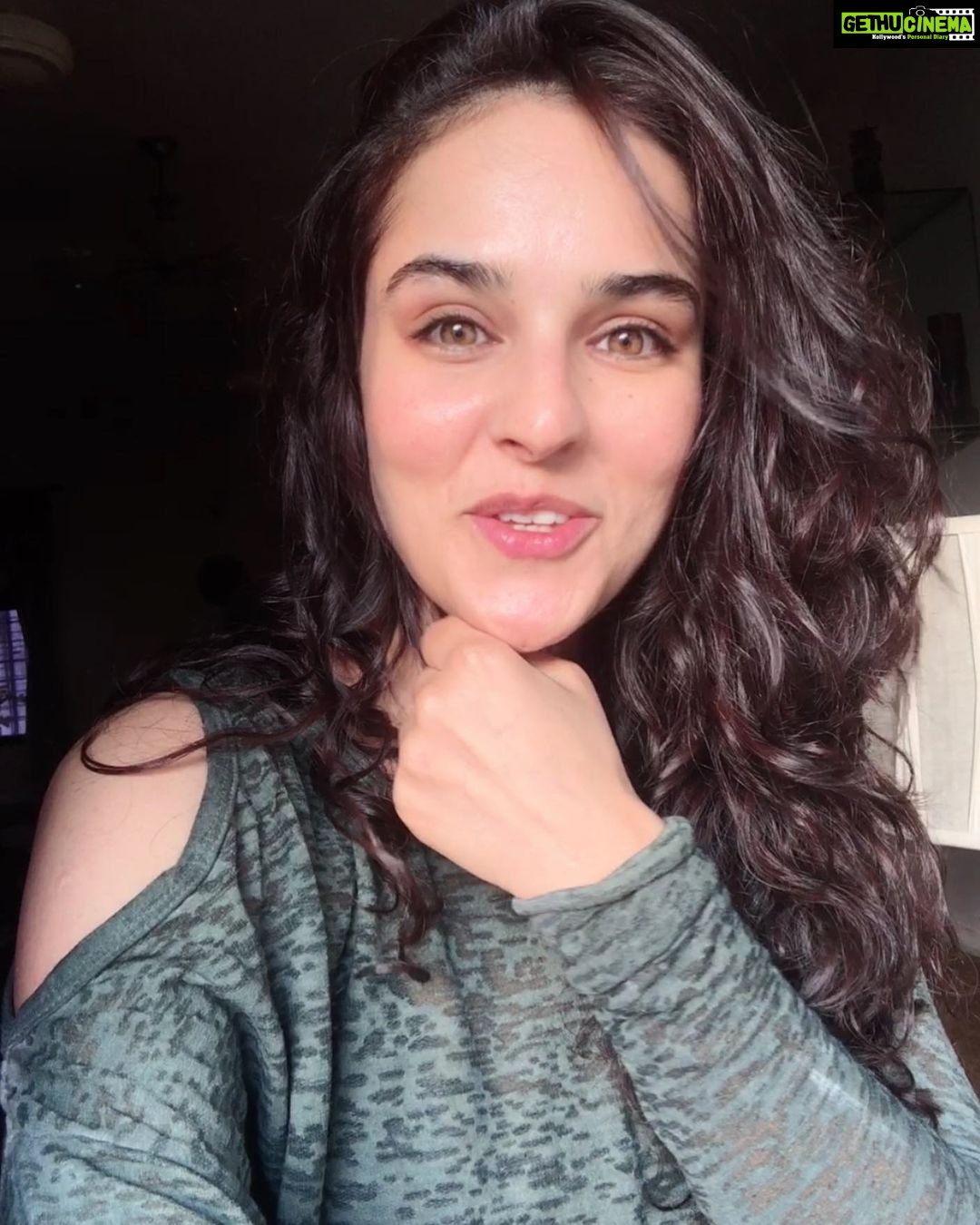 Angira Dhar - 66.6K Likes - अचंभित... word of the day!