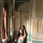 Angira Dhar Instagram - 🤳🏻 when u searching for network...but find the mirror instead London, UK