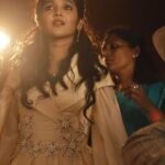 Anikha Instagram – @mxplayer @gauthamvasudevmenon @murugesanprasath @indrajith_s @srikanthcheeka @_.samrat._ @preethi_srivijayan @ishati @malinikarthikeyan @colourmefaboulous_ @nivedidha_koliyot @khushi_jain007 @yukta__2106
 #queeniscoming #queen #mxoriginalseries #mxplayer