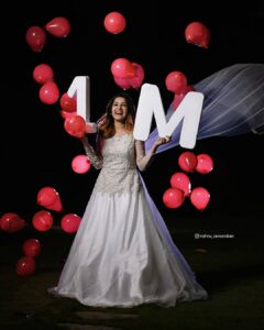 Anikha Instagram - 1 MILLION YOU GUYS!!!🥺🥺🥺 Can't believe it. Thank you from the bottom of my heart to each and everyone of you. Our family is getting huge.😎 . . 📸:@vishnu_whiteramp Costume:@dhaga_brand @zohib_zayi MUA:@shibin4865 Kudajadri Homes