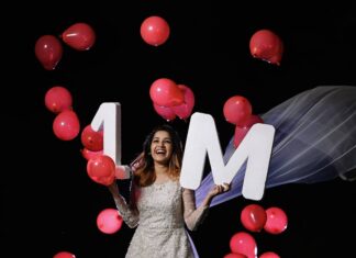 Anikha Instagram - 1 MILLION YOU GUYS!!!🥺🥺🥺 Can't believe it. Thank you from the bottom of my heart to each and everyone of you. Our family is getting huge.😎 . . 📸:@vishnu_whiteramp Costume:@dhaga_brand @zohib_zayi MUA:@shibin4865 Kudajadri Homes
