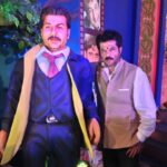 Anil Kapoor Instagram – Yeh batane Ke liye Ke yeh mera putla hai mujhe zindagi bhar isse putle Ke saath putla banna padega !!