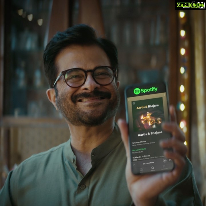 Anil Kapoor Instagram - This year, don’t burst a pataka, be one by playing the best Diwali playlists on Spotify. 😋 #SunteJa #HappyDiwali @spotifyindia Link in bio.