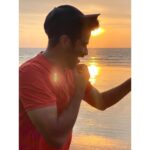 Anil Kapoor Instagram – There’s something magical about watching the sunset by the sea… #sunsetdiaries #goldenhour
📸 @marcyogimead