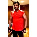 Anil Kapoor Instagram – When muscles look better than your face…