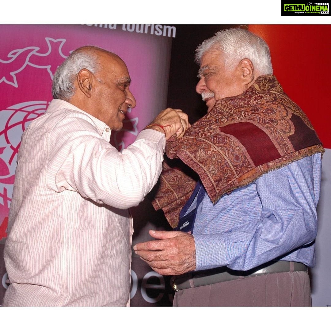 Anil Kapoor Instagram - Dad was humble, shy, loyal with a lot of self respect, extremely handsome and always towering over us, making sure we did the right thing! These are some of my favourite pictures of him... His felicitation by the late Yash Chopra was a memorable event for everyone in the family...Look at Long John with his group of friends! Missing him a little extra today...He was and always will be my greatest inspiration... Happy Father’s Day Papa!