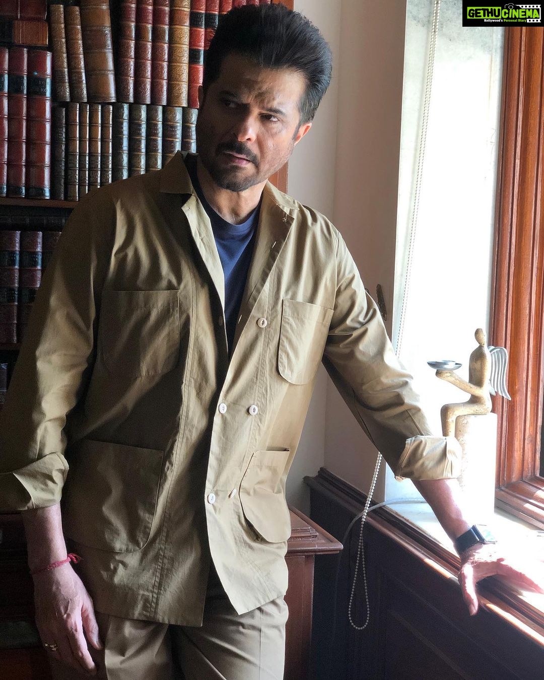 Anil Kapoor Instagram - We are in the final stretch of #PagalpantiPromotions! Ready for Facebook Live! Join us in our #Pagalpanti Shacket and pants : @cord.in T shirt : @marksandspencerindia Shoes : @asics Styled by : @abhilashatd Team : @shivani.sarin Hair & Make up : @deepakchauhanartist Managed by : @jalalmortezai Juhu, Maharashtra, India