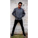 Anil Kapoor Instagram - Just another day of posing before setting the stage on 🔥 #AboutLastNight #PagalpantiPromotions #TheKapilSharmaShow Hair and make up : @deepakchauhanartist Styling team : @abhilashatd @shivani.sarin @dipteeagarwal Managed by : @jalalmortezai