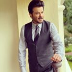 Anil Kapoor Instagram - Hello Goa! Ready for the beach?? Just kidding... let’s get to work! #wednesdaymotivation @sbilifeinsurance Panjim, Goa, India