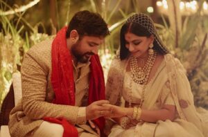 Anil Kapoor Instagram - And with that, I feel like my Magnum Opus is complete...with our 2 super-daughters and 3 super-sons, we have the biggest blockbuster ever!
Our hearts are full and our family is blessed 🙏🏻

@karanboolani @rheakapoor 
@kapoor.sunita @anandahuja @sonamkapoor @harshvarrdhankapoor