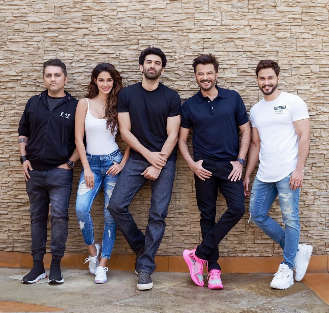 Anil Kapoor Instagram - Together we are #MALANG! ⠀⠀⠀⠀⠀⠀⠀⠀⠀⠀⠀ ⠀⠀⠀⠀⠀⠀⠀⠀⠀⠀⠀ ⠀⠀⠀⠀⠀⠀⠀⠀⠀⠀⠀ Pleased to announce my first with all these talented artists – @mohitsuri @adityaroykapur @dishapatani & @khemster2! @malangfilm releasing on Valentine’s 2020. ⠀⠀⠀⠀⠀⠀⠀⠀⠀⠀⠀ ⠀⠀⠀⠀⠀⠀⠀⠀⠀⠀⠀ ⠀⠀⠀⠀⠀⠀⠀⠀⠀⠀⠀ @tseries.official @luv_films #BhushanKumar #LuvRanjan @gargankur82 @jayshewakramani