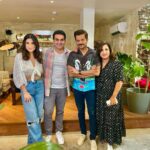 Anil Kapoor Instagram - Lunching with these Stars with a galaxy-sized spread! @farahkhankunder @arbaazkhanofficial @maheepkapoor #StarVsFood @discoveryplusin