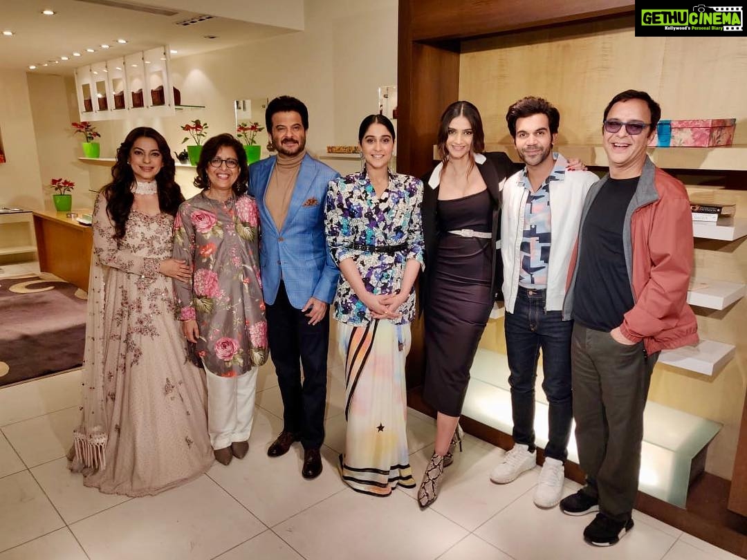 Anil Kapoor Instagram - Celebrating the freedom of love with my #EkLadkiKoDekhaTohAisaLaga family! We all are extremely happy & humbled! Thank you for all the support! @sonamkapoor @rajkummar_rao @iamjuhichawla @reginaacassandraa @shellychopradhar @vinodchoprafilms @foxstarhindi