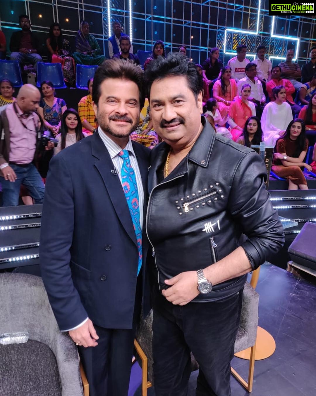 Anil Kapoor Instagram - Could not have asked for a better way to end the day than to meet the man who originally sang #EkLadkiKoDekhaTohAisaLaga @kumarsanuofficial