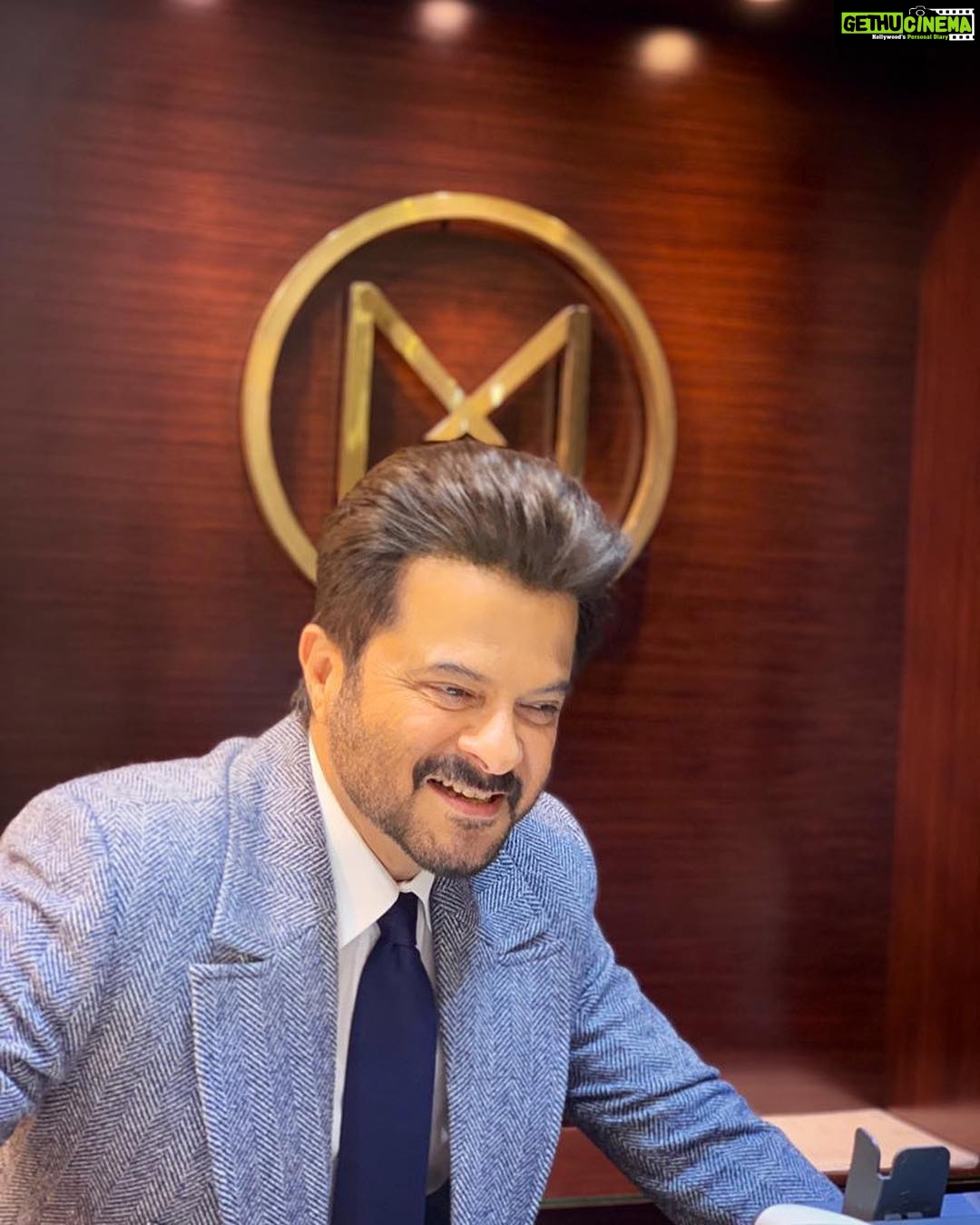 Anil Kapoor Instagram - Celebrating the opening of the grand new #malabargoldanddiamonds store in #Oman #Muscat with these amazingly sweet people! It’s always a happy riot with @malabargoldanddiamonds ! Thank you all for the love! Muscat, Oman