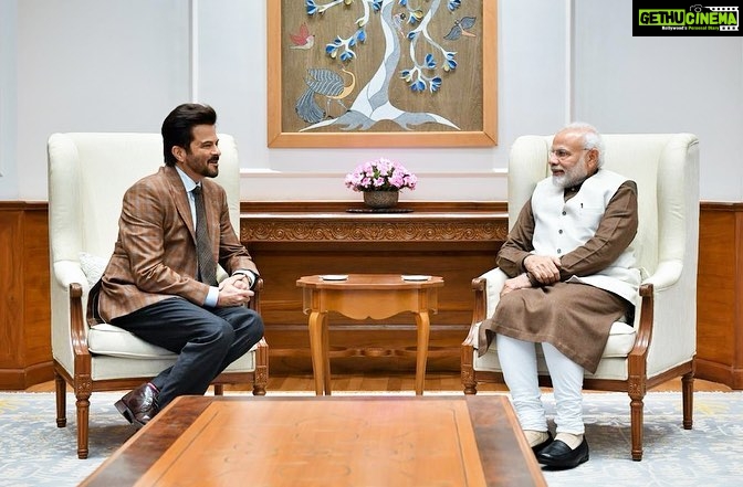 Anil Kapoor Instagram - I had the opportunity to meet our h'ble Prime Minister @narendramodi Ji today & I stand humbled and inspired in the wake of our conversation. His vision and his charisma are infectious & I'm grateful for the chance to have witnessed it in person 🙏🏻 New Delhi