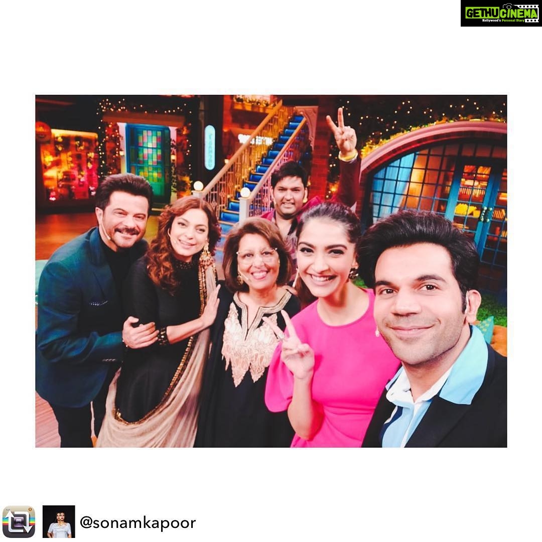 Anil Kapoor Instagram - Repost from @sonamkapoor - With the incredible team of #ekladkikodekhatohaisalaga on the @kapilsharma show! Thanks so so much for having us.. it was the best show of yours I’ve been on yet... I’ve never laughed so hard! @anilskapoor @rajkummar_rao @iamjuhichawla @shellychopradhar
