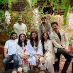 Anil Kapoor Instagram - A happy Sunday with the only humans that make me feel all warm and fuzzy inside... Celebrating yet another beautiful love story! @kapoor.sunita @anandahuja @sonamkapoor @rheakapoor @karanboolani @harshvardhankapoor