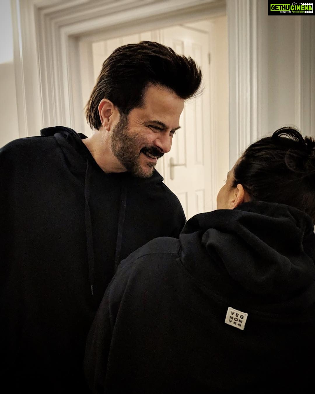 Anil Kapoor Instagram - The camera shy wife of mine @kapoor.sunita posing for @anandahuja brand @vegnonveg. Both of us wearing black 👊 London, United Kingdom