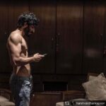 Anil Kapoor Instagram – Casually giving fitness inspiration to us all! @harshvardhankapoor 
Also, I think the vice is that phone in your hand :p
.
.
.
.
#repost
Spot the vice in the picture!