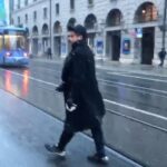 Anil Kapoor Instagram - A perfect walk in the snow! Last day in Germany! On my way to see Dr Muller for my last day of treatment! So thankful to him for his magic magical touch! Video Credit: @marcyogimead