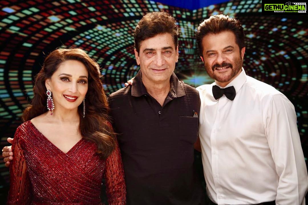 Anil Kapoor Instagram - How I love the first day of shoot! #TotalDhamaal begins today! @madhuridixitnene #IndraKumar & I are working together after 26 years but the energy and vibe is the same as it was during #Beta! It’s going to be an epic ride! Let’s get the camera rolling! #ADFflims @foxstarhindi Mehboob Studio