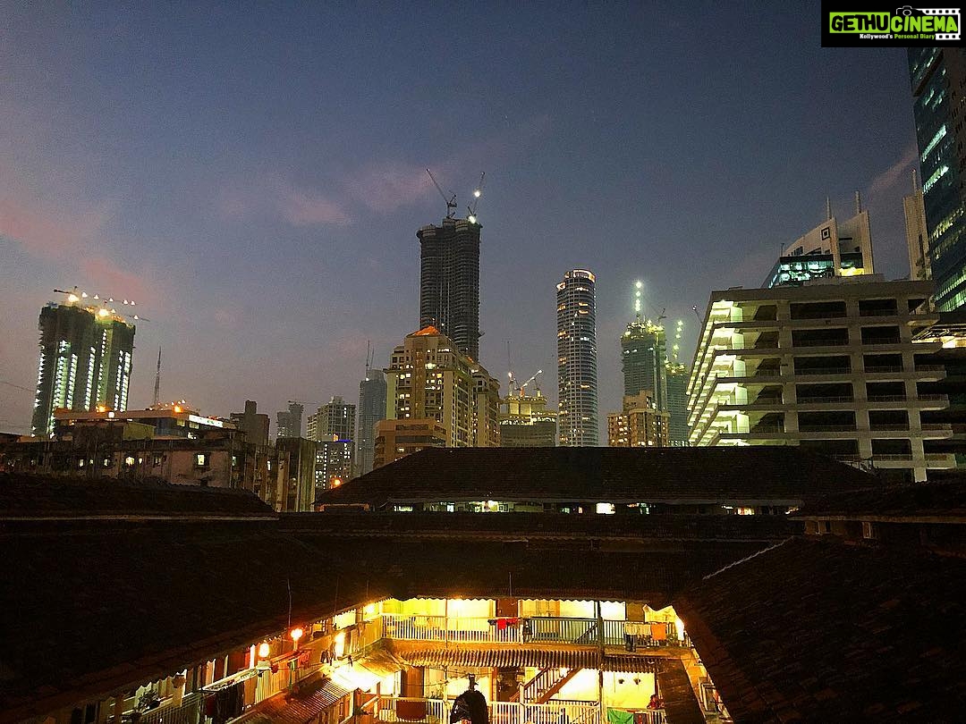 Anil Kapoor Instagram - Taking a moment in between shots to admire the beautiful Mumbai skyline & the striking contrast between light & night... #BacktoWork #FanneyKhan Haribaug Building