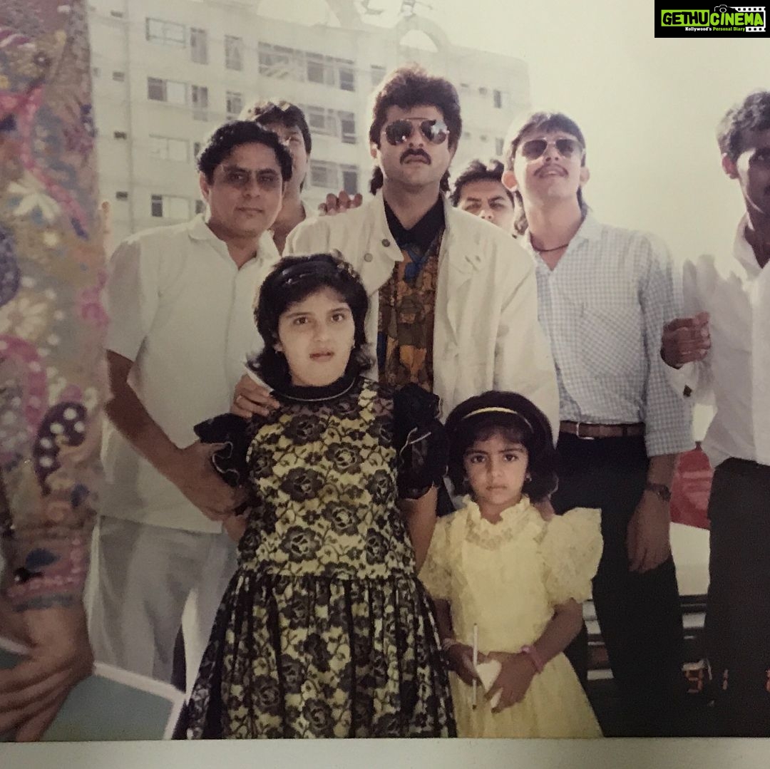 Anil Kapoor Instagram - In 1991, I took a picture with two young girls in Dubai. Who would've known that 26 yrs later, I'd meet them again! A lot has changed over the years, but a lot hasn't...They were beautiful then & they're beautiful now! Taking back this very special moment with me, all thanks to @snfdevcenter Dubai, United Arab Emirates