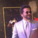 Anil Kapoor Instagram - Nothing can stop me from shaking a leg ( even if it is injured) !! Like @justintimberlake said - "I can't stop the feeling... So just dance, dance, dance". #MadammeTussaudsSingapore #JaiHo Madame Tussauds Singapore