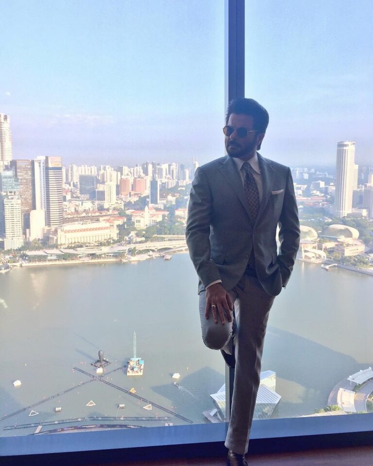 Anil Kapoor Instagram - ‪And we are off again! #Singapore !! Something very exciting is waiting for us here! Stay tuned for more updates!‬ Marina Bay Sands