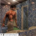 Anil Kapoor Instagram – I see you are taking the pointers I gave you very seriously….
You can thank me later  @harshvardhankapoor ! 😜
#LikeFatherLikeSon

#Repost @harshvardhankapoor with @repostapp
・・・
Sometimes you gotta look back and see how far you’ve come. Sometimes you also have to look yourself in the mirror and see where you want to reach. 
Here, I’m trying to do both.