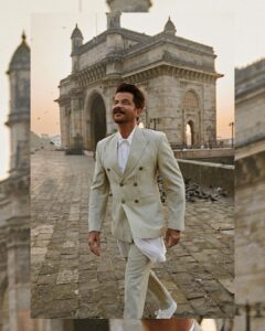 Anil Kapoor Instagram - ऐ परिंदे,
यूँ ज़मीन पर बैठकर क्यों आसमान देखता है 
पंखों को खोल, क्यूंकि ज़माना सिर्फ उड़ान देखता है 
लहरों की तोह फितरत ही है शोर मचाने की 
लेकिन मंज़िल उसी की होती है, जो नज़रों से तूफ़ान देखता है..

- Ankita Singh

📸 @vaishnavpraveen ( @thehouseofpixels )
Styling By: @kshitijkariya 
Assisted By: @marziatyeby 
Wearing : @karrtikd 
Makeup: @deepakchauhanartist 
Hair Stylists’s: @whynot_byzeeba & @raskarjaipal