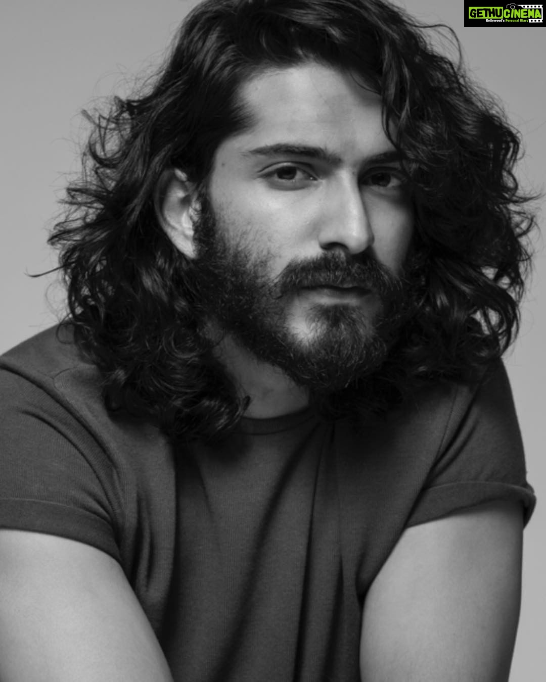 Anil Kapoor Instagram - You have given me so many reasons to be proud of the man you have become , but the proudest moment for me is telling others that you are my son . I love you now and forever . Happy birthday @harshvardhankapoor
