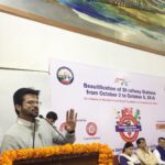 Anil Kapoor Instagram – Kickstarting a revolution with the h’ble @Devendra_Fadnavis @sureshpprabhu @poonam.mahajan #mumbaifirst @RailMinIndia #HamaraStationHamariShaan! Bandra railway station