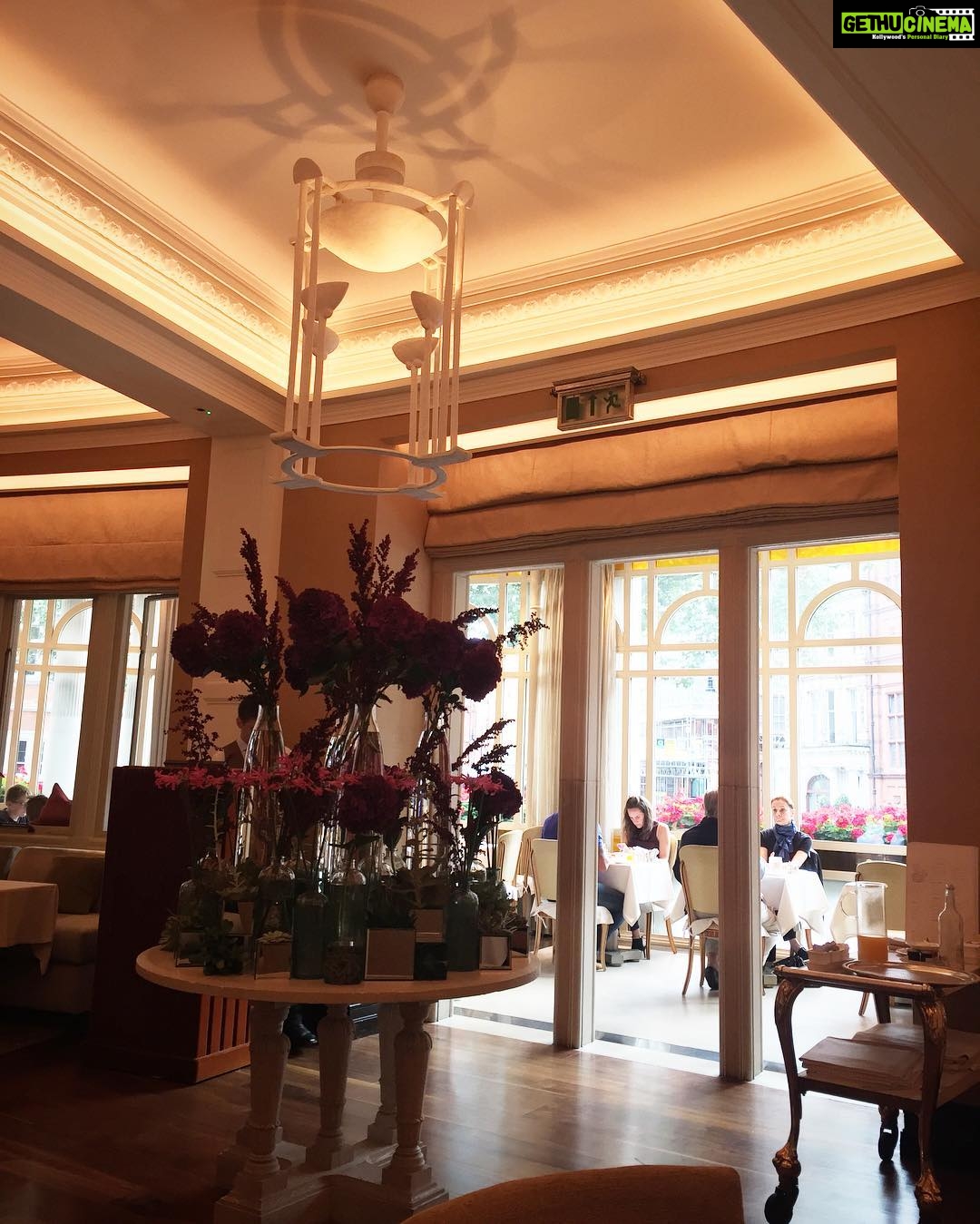 Anil Kapoor Instagram - We all have that one place that we keep coming back to. This is my favourite breakfast spot in London since 10 years @theconnaught The Connaught