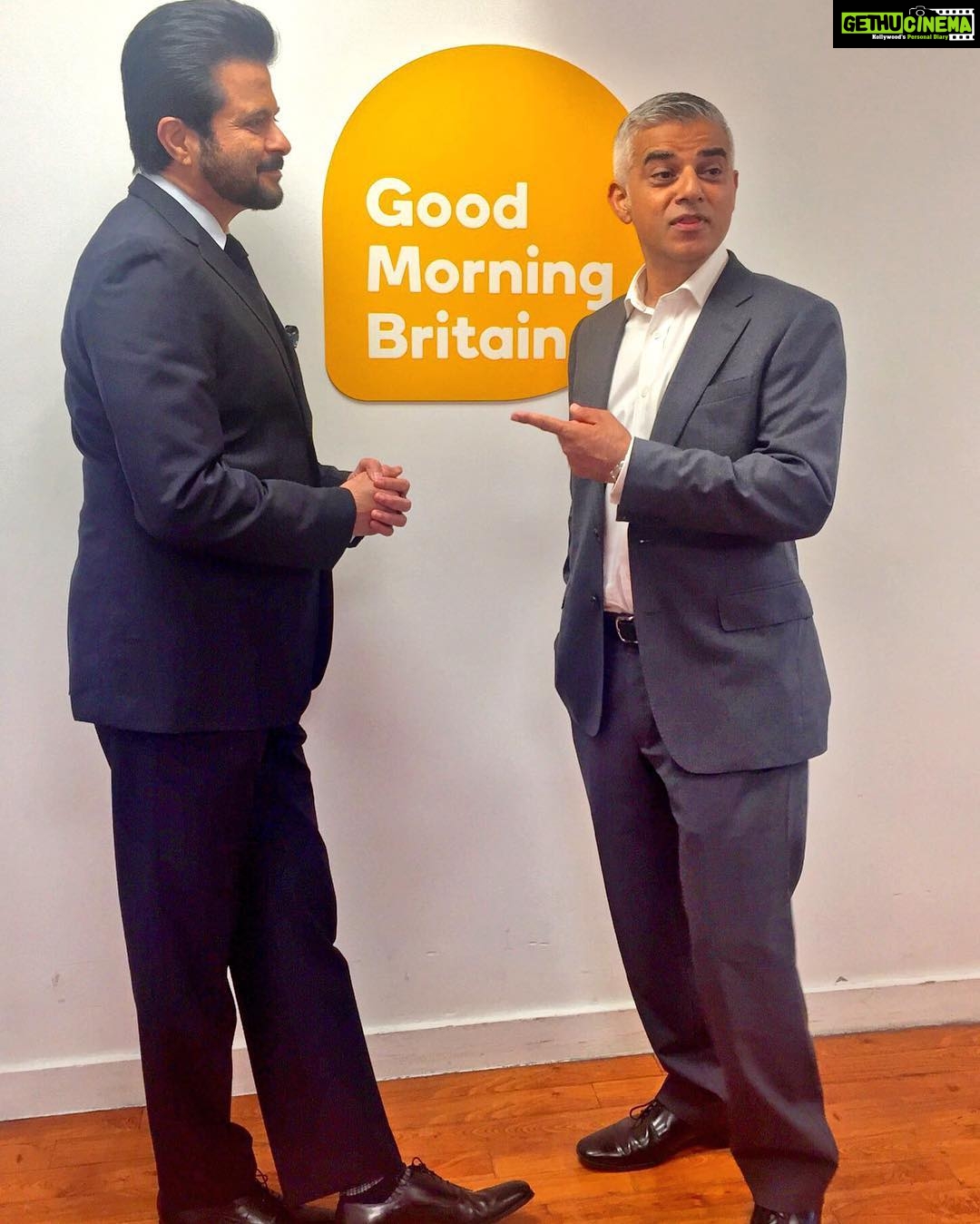 Anil Kapoor Instagram - In talks with the Mayor of London @sadiqkmp. One of the most engaging conversationalists I've come across recently! #TeamKhan Itv London Tv Studios